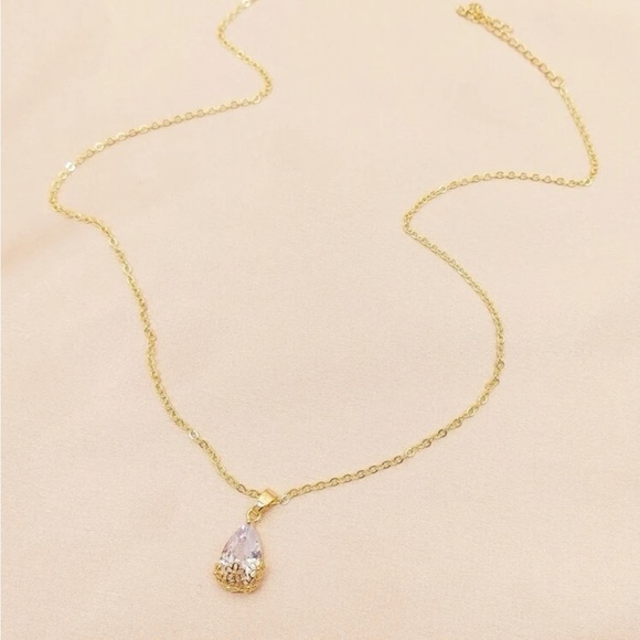 Gold Plated Teardrop Crystal Charm Necklace✨ - Picture 3 of 5
